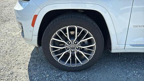 Bright White Clearcoat 2023 Jeep Grand Cherokee L Summit