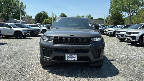 Metallic 2026 Jeep Grand Cherokee Laredo