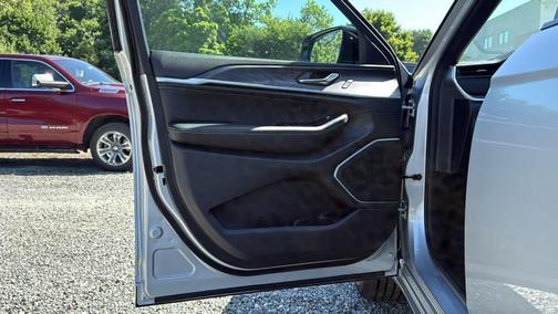 Silver Zynith 2026 Jeep Grand Cherokee L Limited