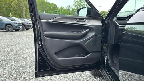 Diamond Black 2026 Jeep Grand Cherokee Limited