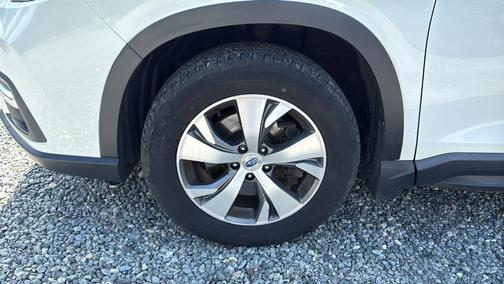 White 2019 Subaru Ascent Premium 7-Passenger