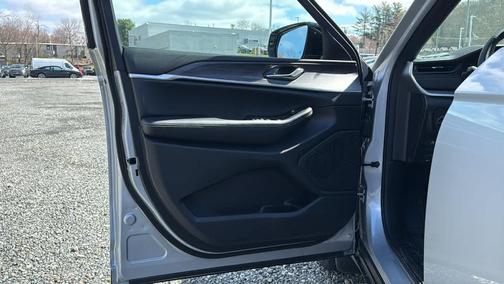 Silver Zynith 2026 Jeep Grand Cherokee Laredo