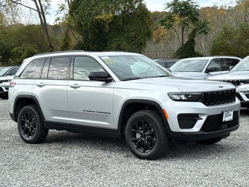 2025 Jeep Grand Cherokee Laredo