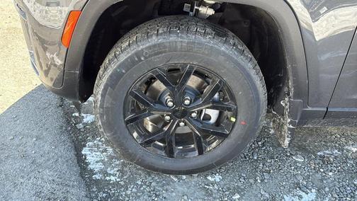 2026 Jeep Grand Cherokee Laredo