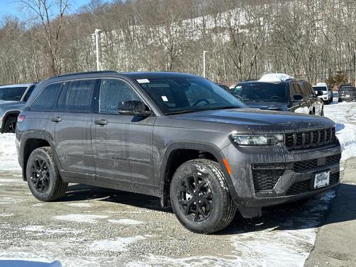 2026 Jeep Grand Cherokee Laredo