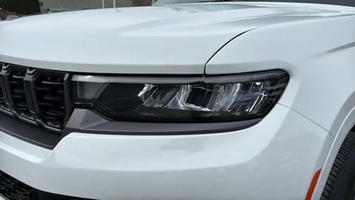 Bright White Clearcoat 2026 Jeep Grand Cherokee Limited