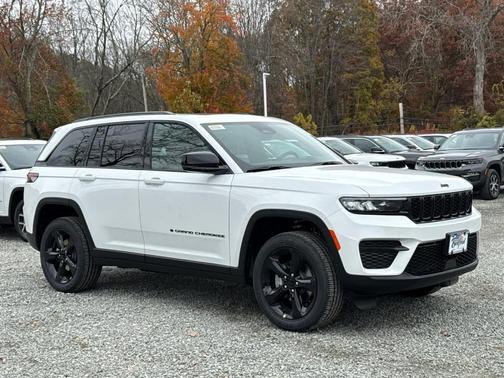 2025 Jeep Grand Cherokee Laredo