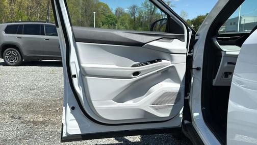 Bright White Clearcoat 2026 Jeep Cherokee Limited