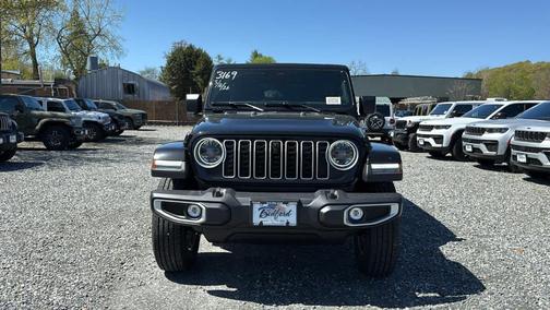 Black Clearcoat 2026 Jeep Wrangler Sahara