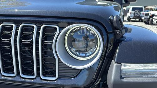 Black Clearcoat 2026 Jeep Wrangler Sahara