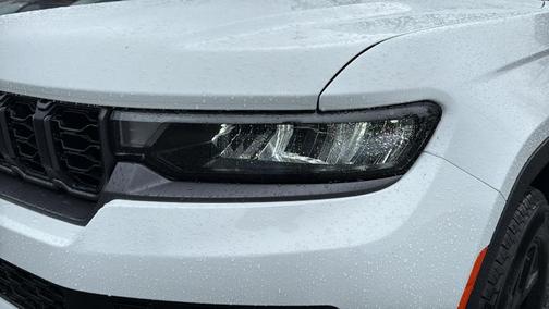 Bright White Clearcoat 2026 Jeep Grand Cherokee Laredo