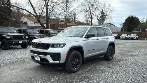 Silver Zynith 2026 Jeep Grand Cherokee Laredo