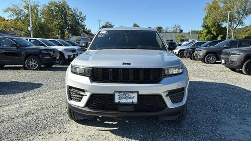 2025 Jeep Grand Cherokee Laredo