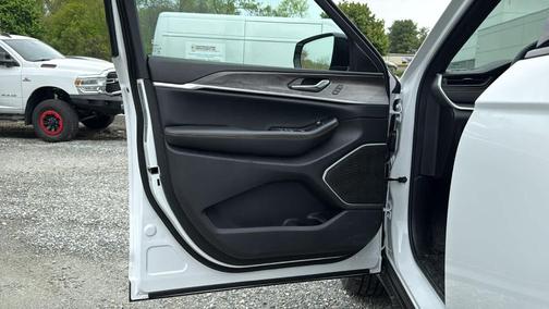 Bright White Clearcoat 2026 Jeep Grand Cherokee Limited