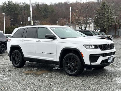 2026 Jeep Grand Cherokee Laredo