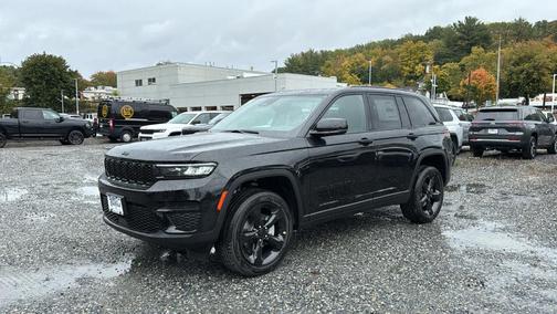 2025 Jeep Grand Cherokee Laredo