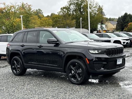2025 Jeep Grand Cherokee Laredo