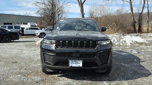 Diamond Black 2026 Jeep Grand Cherokee Laredo