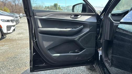 Diamond Black 2026 Jeep Grand Cherokee Laredo