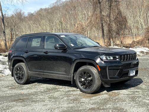 Diamond Black 2026 Jeep Grand Cherokee Laredo