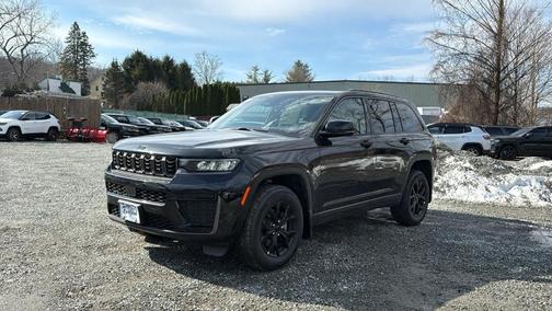 Diamond Black 2026 Jeep Grand Cherokee Laredo