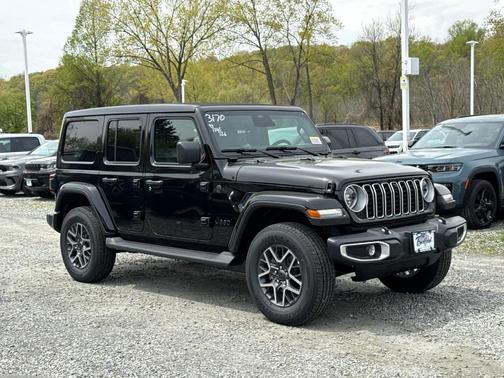 Black Clearcoat 2026 Jeep Wrangler Sahara