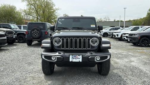 Black Clearcoat 2026 Jeep Wrangler Sahara