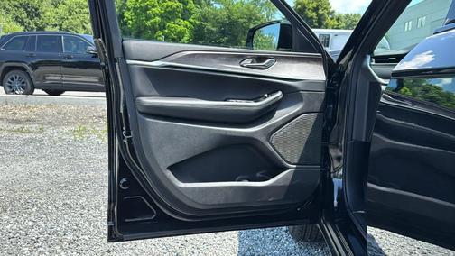Diamond Black 2026 Jeep Grand Cherokee Laredo