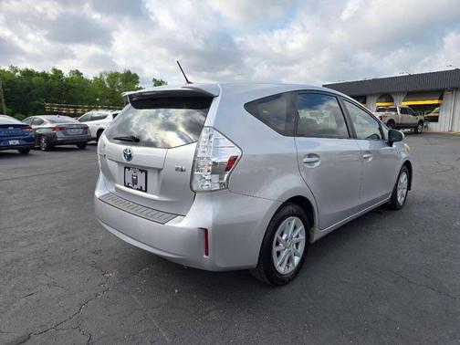 2013 Toyota Prius v Two