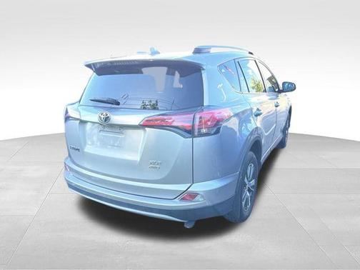 Silver Sky Metallic 2018 Toyota RAV4 XLE