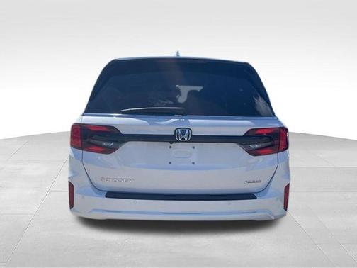 Platinum White Pearl 2026 Honda Odyssey Touring