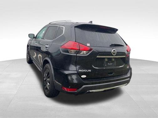 Magnetic Black 2018 Nissan Rogue SV