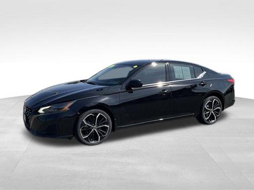 Black 2023 Nissan Altima 2.5 SR