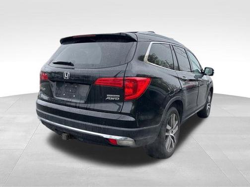 Crystal Black Pearl 2017 Honda Pilot Touring