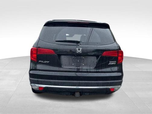 Crystal Black Pearl 2017 Honda Pilot Touring