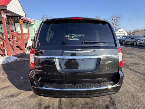 2014 Chrysler Town & Country Touring-L