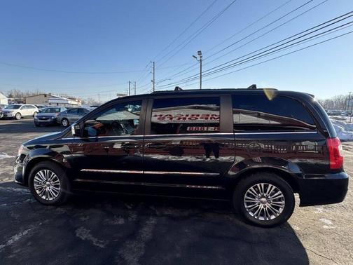 2014 Chrysler Town & Country Touring-L