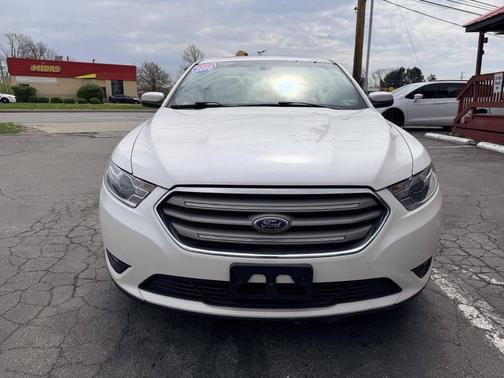 WHITE 2018 Ford Taurus SEL