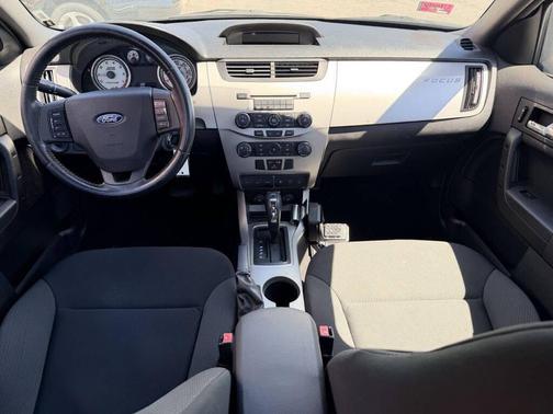 GRAY 2009 Ford Focus SES