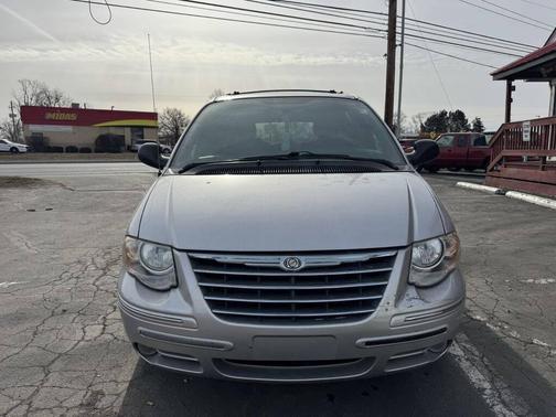 2005 Chrysler Town & Country Touring