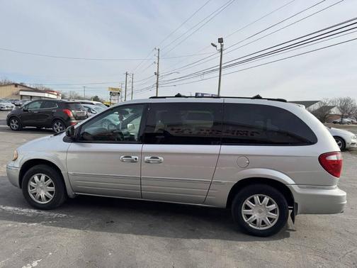 2005 Chrysler Town & Country Touring