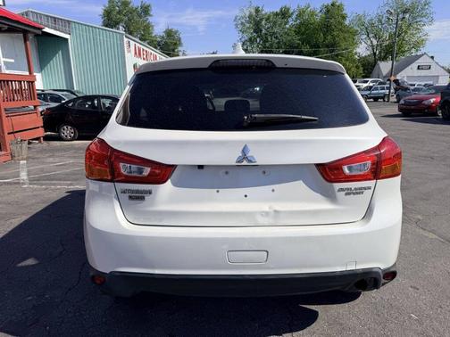 Diamond White Pearl 2017 Mitsubishi Outlander Sport 2.0 ES