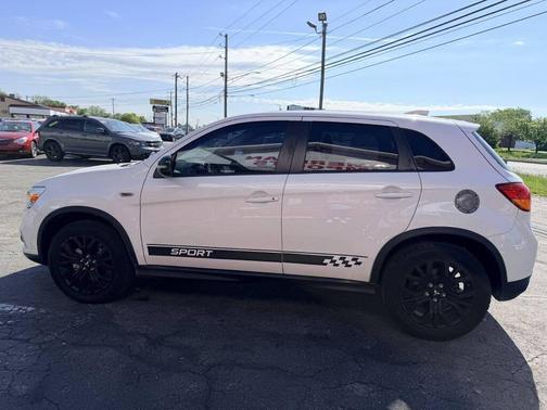 Diamond White Pearl 2017 Mitsubishi Outlander Sport 2.0 ES