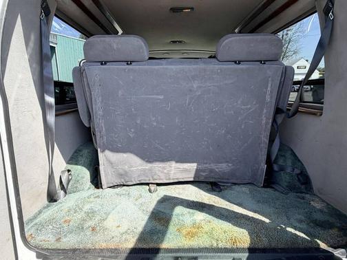Oxford White Clearcoat 1999 Ford E150 Cargo