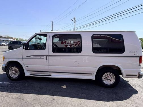 Oxford White Clearcoat 1999 Ford E150 Cargo