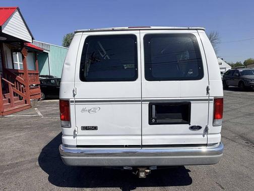Oxford White Clearcoat 1999 Ford E150 Cargo