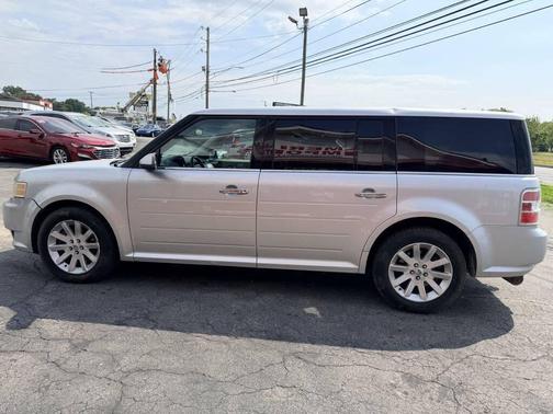 SILVER 2009 Ford Flex SEL