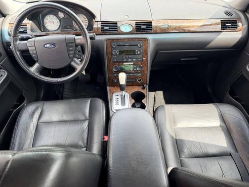 Dark Shadow Gray Clearcoat Metallic 2005 Ford Five Hundred Limited