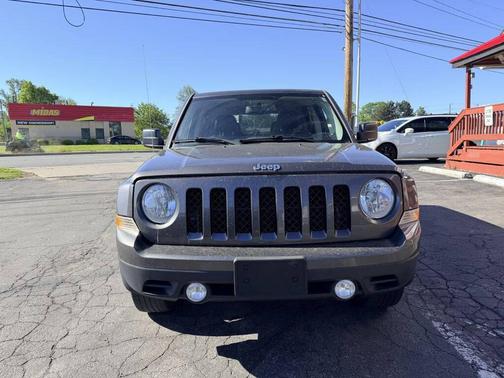 Granite Crystal Metallic Clearcoat 2015 Jeep Patriot Latitude