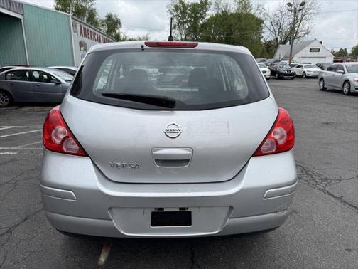 2009 Nissan Versa 1.8 S
